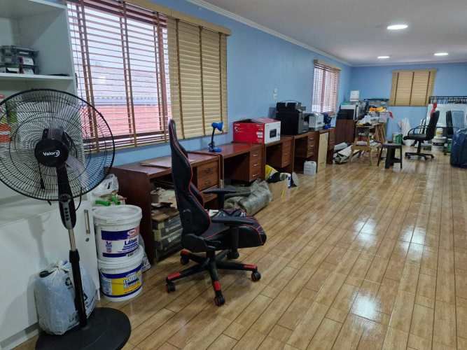 Casa con Giro Comercial  (73438)