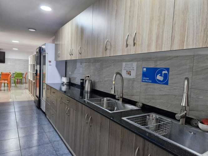 Casa con Giro Comercial  (73438)