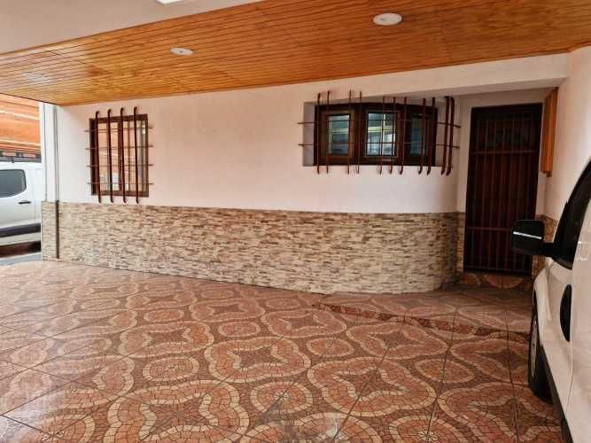 Casa con Giro Comercial  (73438)