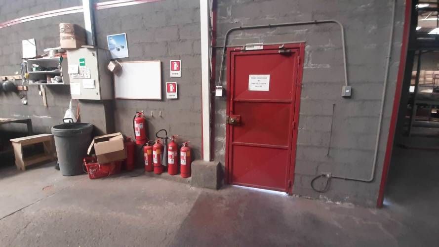 amplia bodega, taller, local comercial ,  (74980)