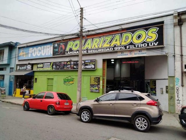2 Locales Comerciales en calle Pocuro  (74512)