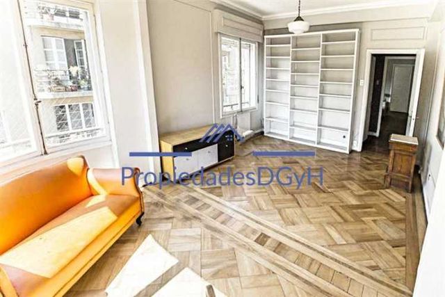 Monjitas // Merced (74233)