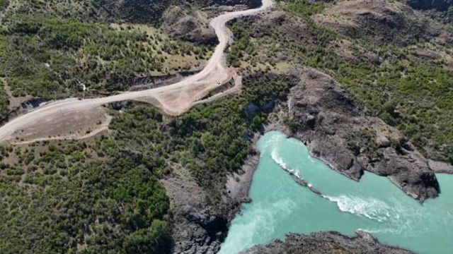 Hermosa propiedad a orillas del río Baker (75827)