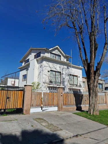 Hermosa Casa en La Reina