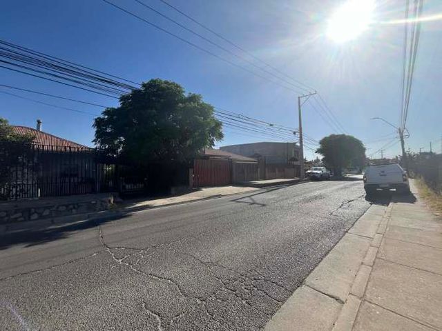 Amplia casa en venta, centro de Villa Alemana