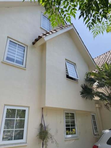 Linda Casa dentro de condominio