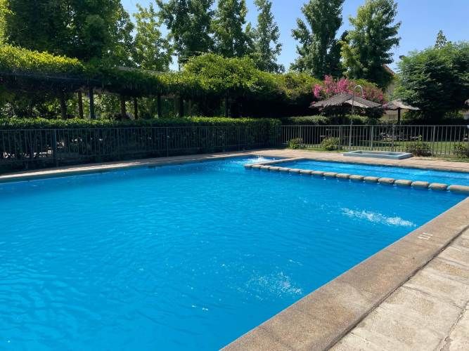 Linda Casa dentro de condominio