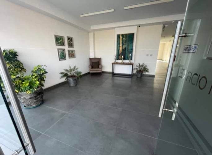 Vendo Departamento 2Dormitorios 1/2,  2 Baños en Costanera Sector Norte Valor 4.990UF