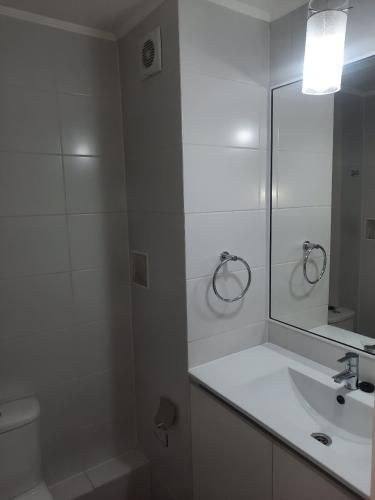 Vendo Departamento 2Dormitorios 1/2,  2 Baños en Costanera Sector Norte Valor 4.990UF