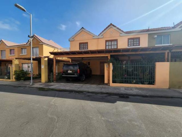 Vendo Casa 5 Dormitorios Sector Norte en condominio Valor 9.100UF