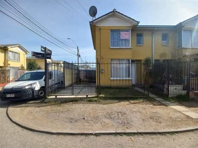 CASA En Venta Casa Esquina con 2°Piso en &quot;Bosques de Sta. Clara&quot;