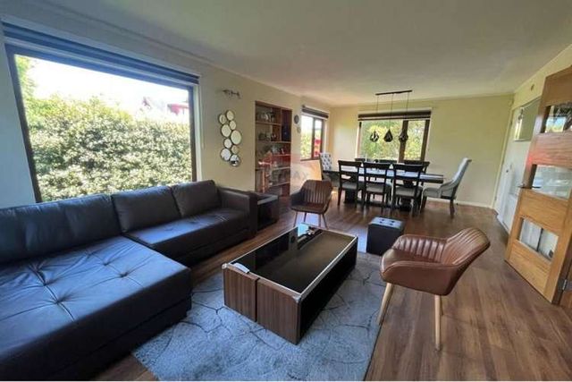 Mas espacio y mejor precio! 4d/3b loteo centenario