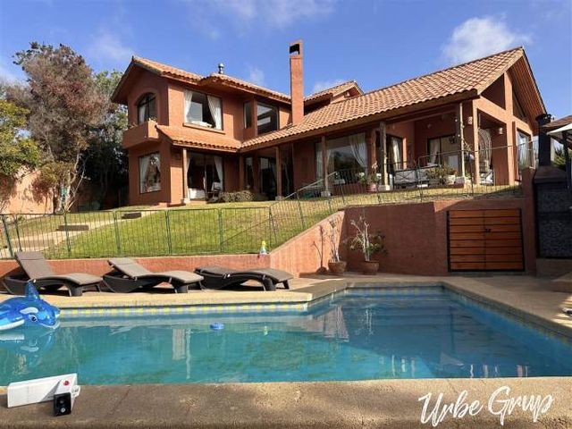 CASA HERMOSA PROPIEDAD UBICADA EN SECTOR RESIDENCIAL CONSOLIDADO, AMPLIAS AREAS VERDES Y COMODA DISTRIBUCION, DISPONIBLE DESDE EL 01 DE DICIEMBRE.