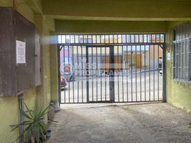 SE VENDE CASA EN TENIENTE ERNESTO RIQUELME SECTOR CENTRO