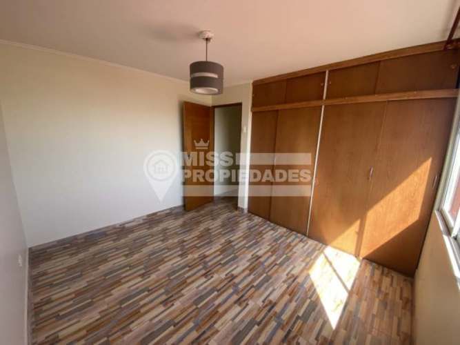 SE VENDE CASA EN TENIENTE ERNESTO RIQUELME SECTOR CENTRO