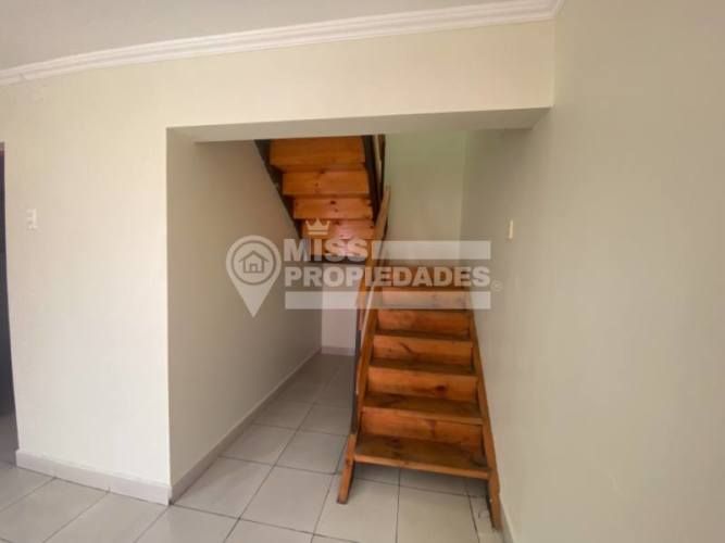 SE VENDE CASA EN TENIENTE ERNESTO RIQUELME SECTOR CENTRO