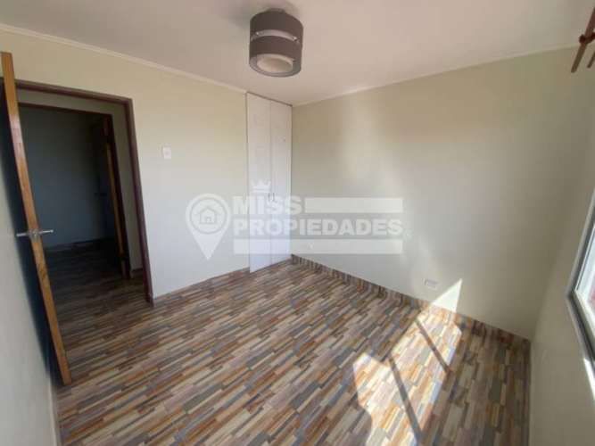 SE VENDE CASA EN TENIENTE ERNESTO RIQUELME SECTOR CENTRO