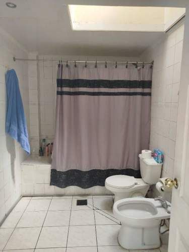 Excelente ubicación ideal para Negocio y vivienda , 4Dormitorios 3Baños 1Estacionamiento