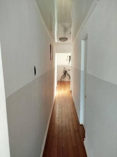 Excelente ubicación ideal para Negocio y vivienda , 4Dormitorios 3Baños 1Estacionamiento