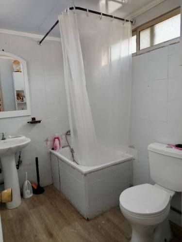 Excelente ubicación ideal para Negocio y vivienda , 4Dormitorios 3Baños 1Estacionamiento