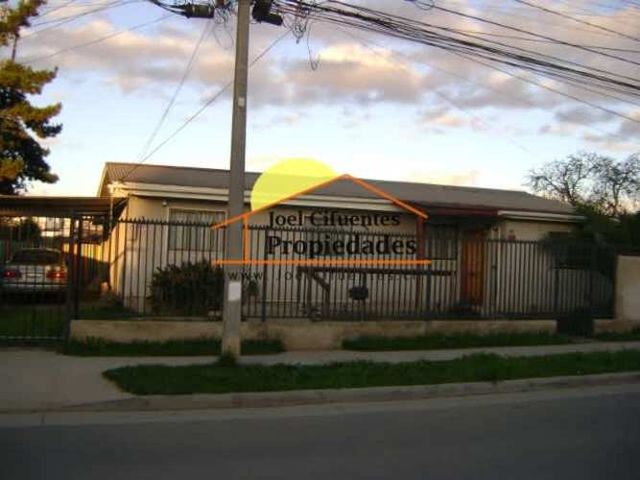 Amplia casa con salón de evento y terreno de 1000mts2. C-2290