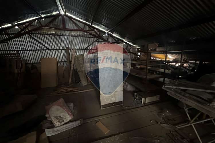 Propiedad comercial mixta en los andes