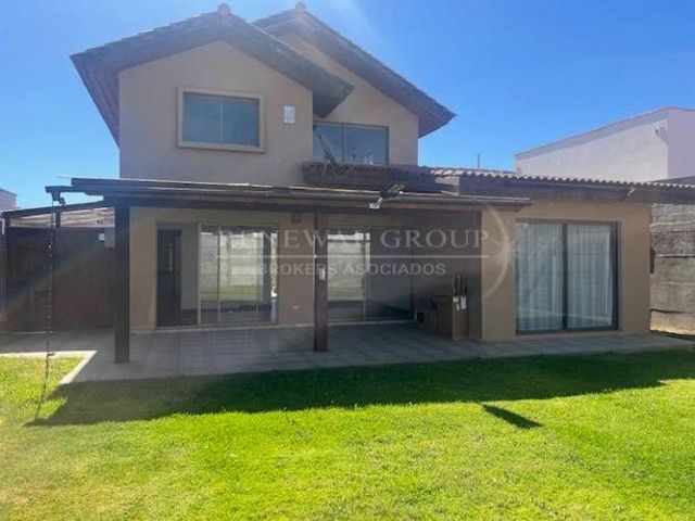 Linda casa de 4 Dormitorios en La Reserva  (70357)