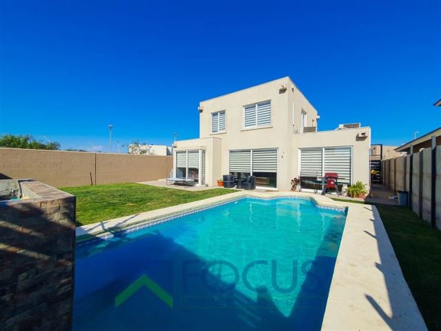 CASA Vive en tranquilo sector de Padre Hurtado a pasos de la laguna