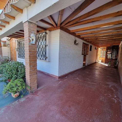 AMPLIA CASA INDEPENDIENTE 5 DOR 2B 2 ESTACIONAMIENTOS.