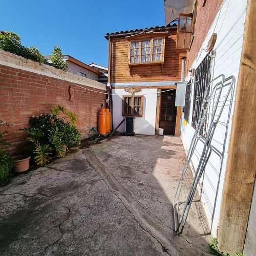 AMPLIA CASA INDEPENDIENTE 5 DOR 2B 2 ESTACIONAMIENTOS.