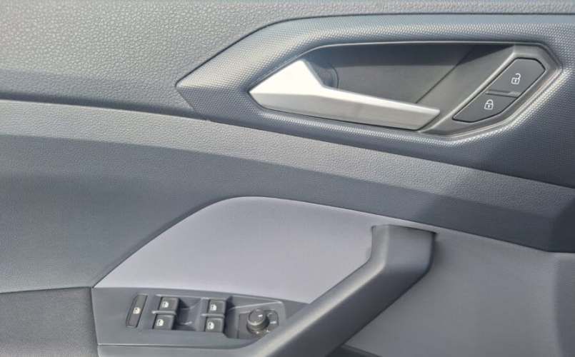 VOLKSWAGEN NEW TCROSS TRENDLINE TSI 1.0 FULL MEC. AÑO 2024