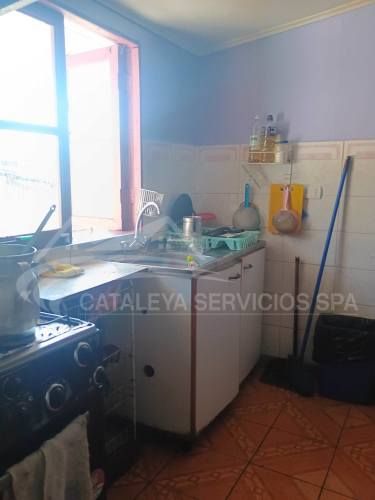 AMPLIA CASA DOS NIVELES, A PASOS DE AVENIDA (78991)