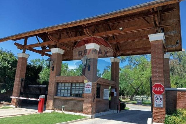 Terreno con luz, pozo, vista, terraplén m. pinto.