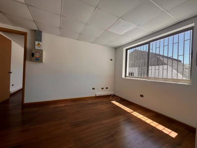 Central Local Comercial Con Oficinas