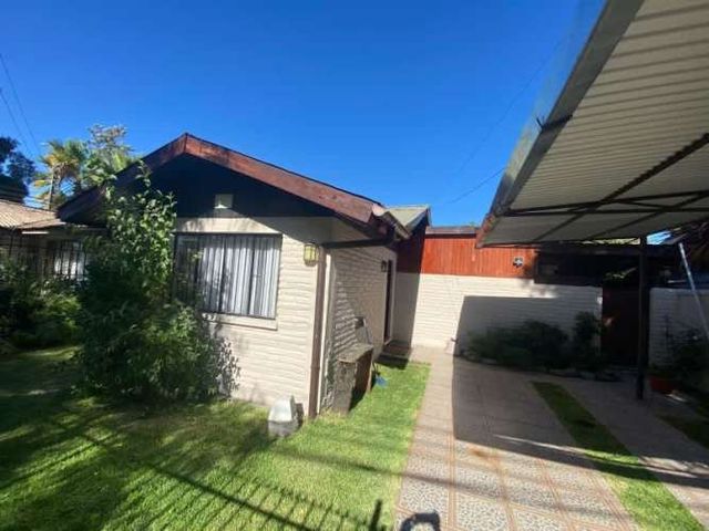 MOLINA : Hermosa casa habitación en la Villa Parque Inglés .