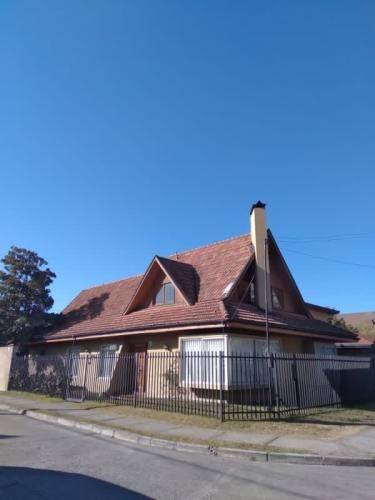 CURICO:  VENTA MARAVILLOSA AMPLIA CASA SECTOR AVDA. ESPAÑA.