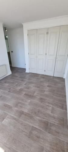 EXCELENTE DEPTO, GRAN UBICACIÓN 2D/2B + EST Y BOD.