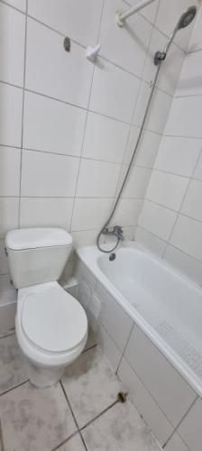 EXCELENTE DEPTO, GRAN UBICACIÓN 2D/2B + EST Y BOD.