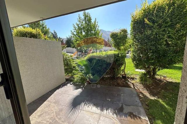 Impresionante!! oficina con patio, estac. y bodega