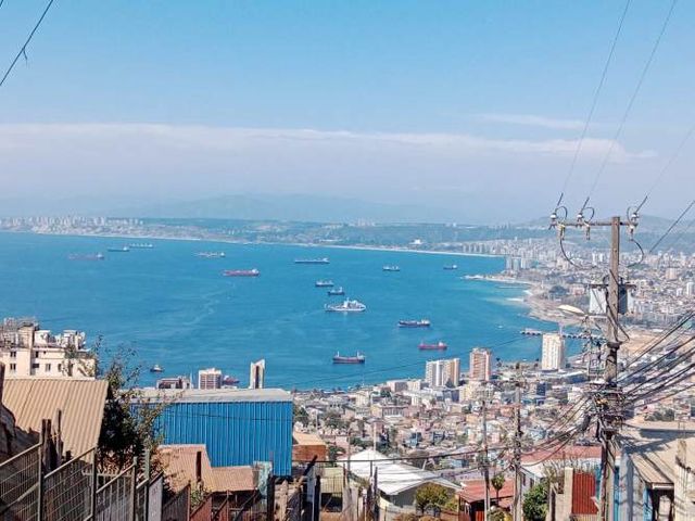 VENTA TERRENO CON CASA PARA REMODELAR VISTA AL MAR