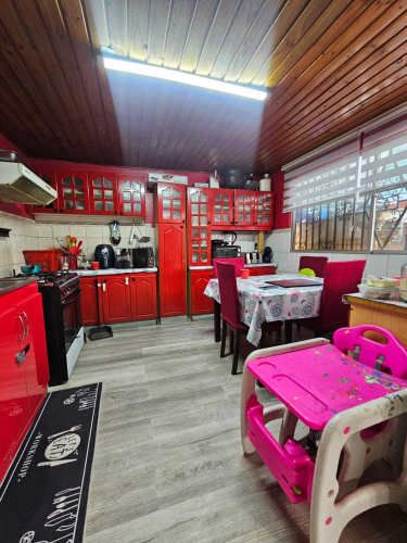 Casa 4D+2B, Metro Plaza Chacabuco. (80261)