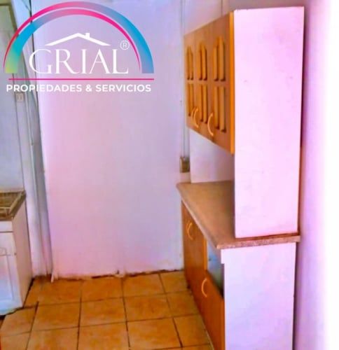 Se vende amplia casa con departamento independiente