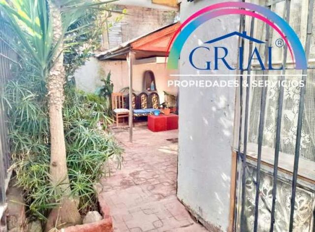 Se vende amplia casa con departamento independiente