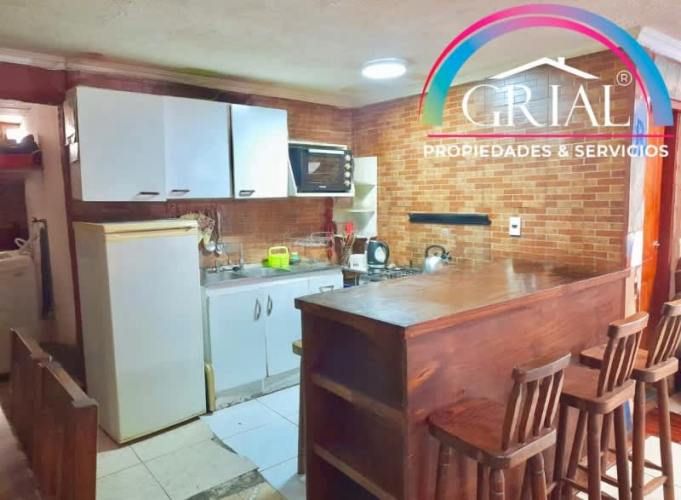 Se vende amplia casa con departamento independiente