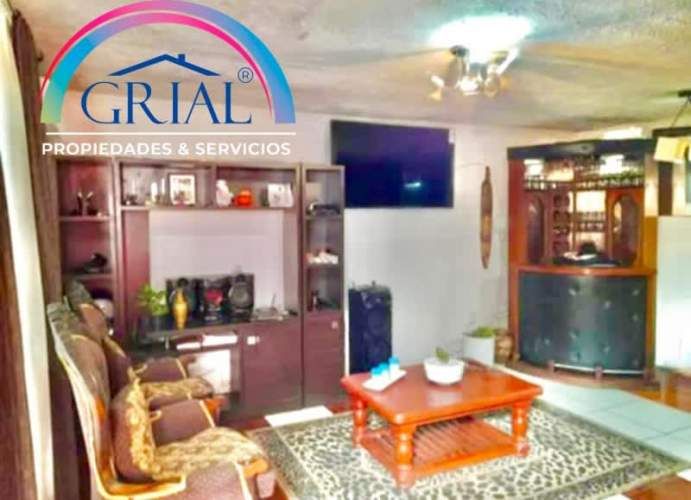 Se vende amplia casa con departamento independiente