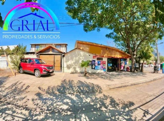 Gran Casa con local comercial en Ñuñoa