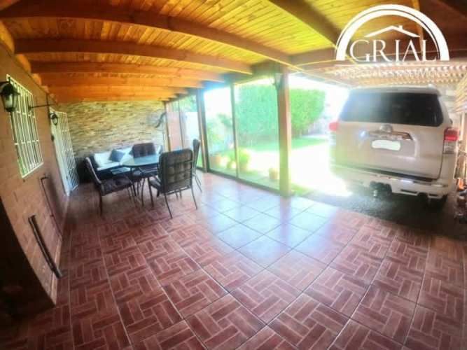 Se vende hermosa casa en sector residencial de Valle Grande