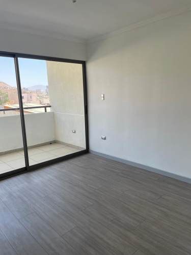 EN VENTA DEPARTAMENTO LUMINOSO CON AMPLIO BALCÓN