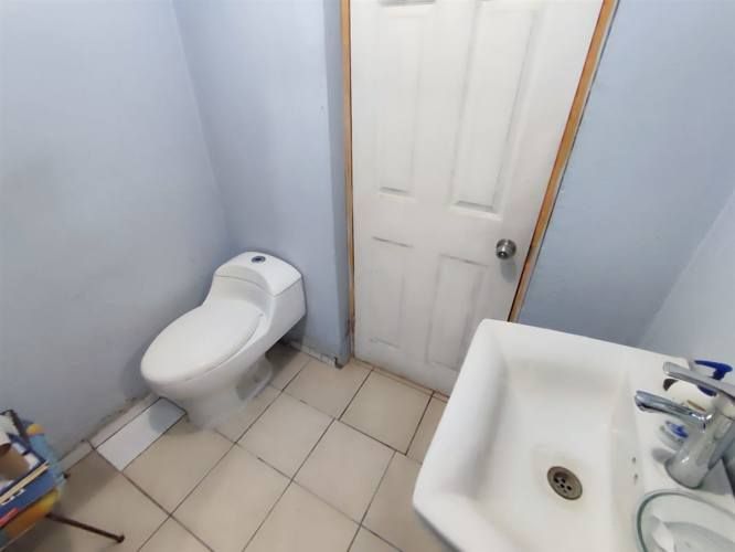 CASA America 645 - 647 / Se vende Casa, Sitio, Terreno, Local Ccial. 20.990 UF - 6 Dormitorios 3 Baños 3 Bodegas 6 Estacionamiento, mas de 500 m2 de terreno para construir