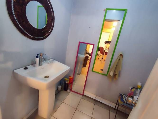 CASA America 645 - 647 / Se vende Casa, Sitio, Terreno, Local Ccial. 20.990 UF - 6 Dormitorios 3 Baños 3 Bodegas 6 Estacionamiento, mas de 500 m2 de terreno para construir